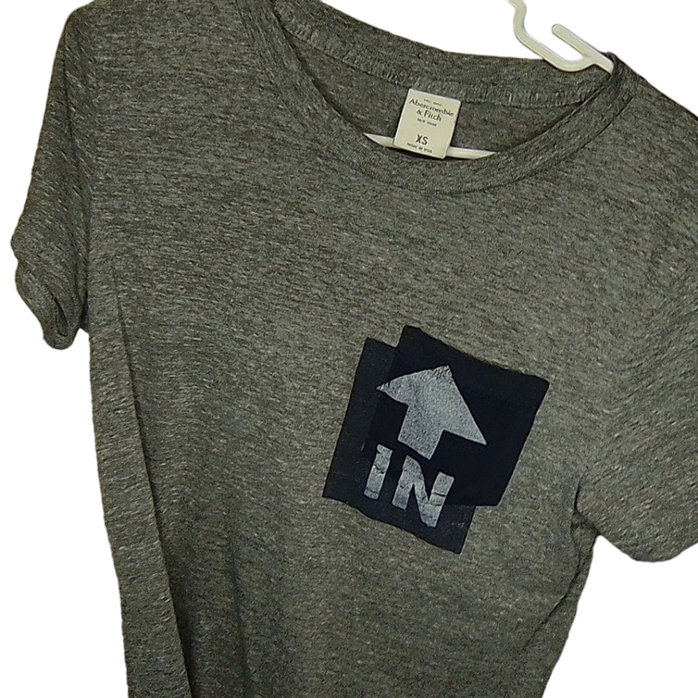 Abercrombie & Fitch XL Tee with front pocket